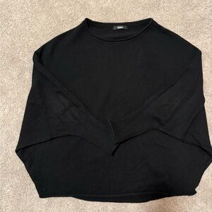 Quince Mongolian Cashmere Batwing
Black Sweater Size Small/Medium
